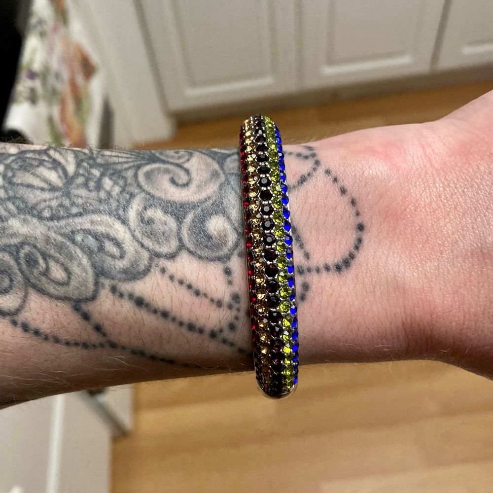 NWT 💫 Guess Multicolored Stone Bangle Bracelet